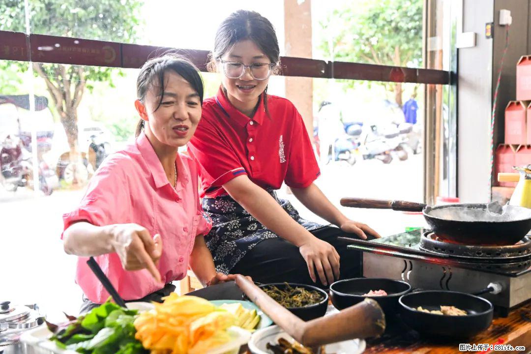全网追的“扁担女孩”，找了一份暑假工，时薪12元 - 洛阳生活资讯 - 洛阳28生活网 luoyang.28life.com