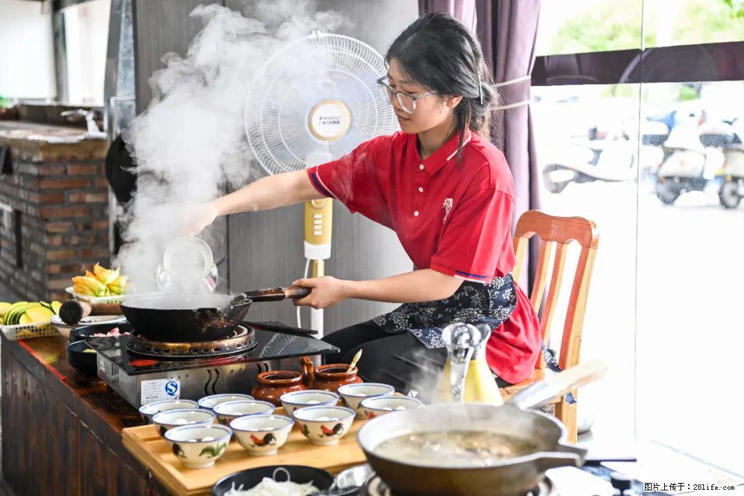 全网追的“扁担女孩”，找了一份暑假工，时薪12元 - 洛阳生活资讯 - 洛阳28生活网 luoyang.28life.com
